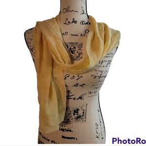 🌺 3 for $28.               Yellow Synphony Scarf